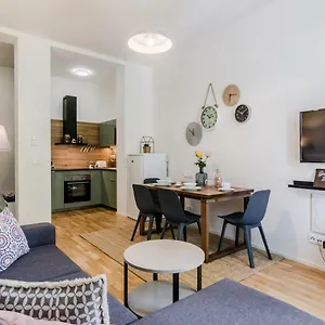 Zizkov Parking By Michal&friends Apartment